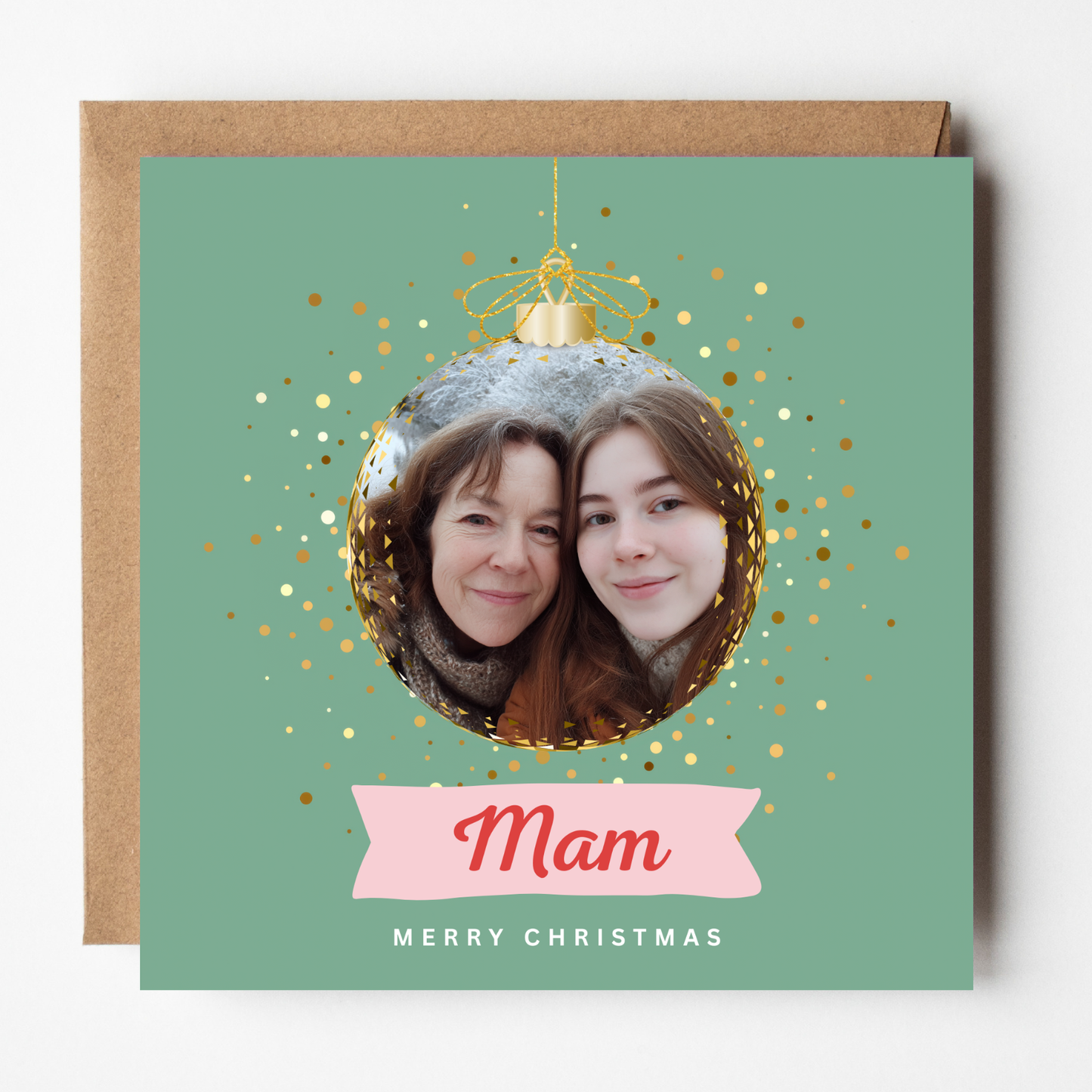 A mockup of the Mam Christmas Photo Card Bauble Me, shown with brown Kraft envelope